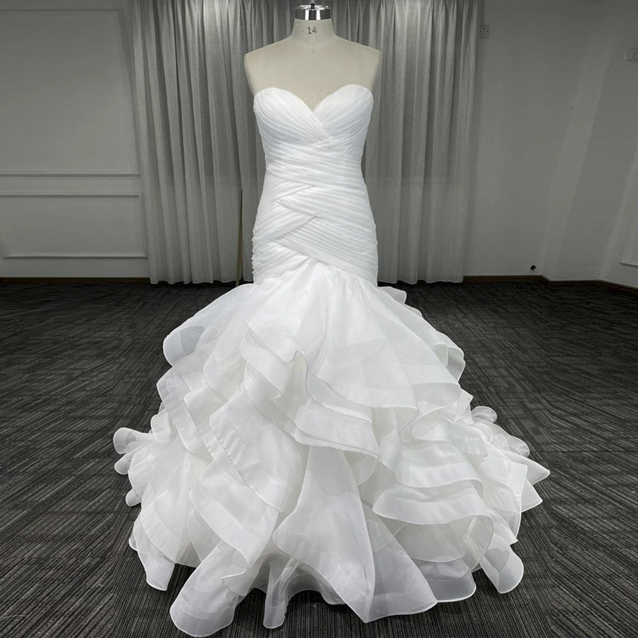 

Rosymae Strapless Sweetheart Organza Mermaid Wedding Dress with Pleated and Ruffle Skirt Elegant Gown for Brides