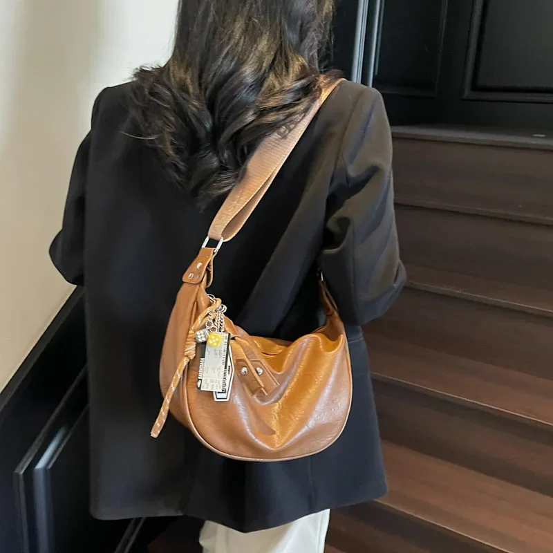 

2025 New Women's French Retro Wrinkled Underarm Bun Bag - Stylish Minimalist Shoulder Crossbody Daily Carry