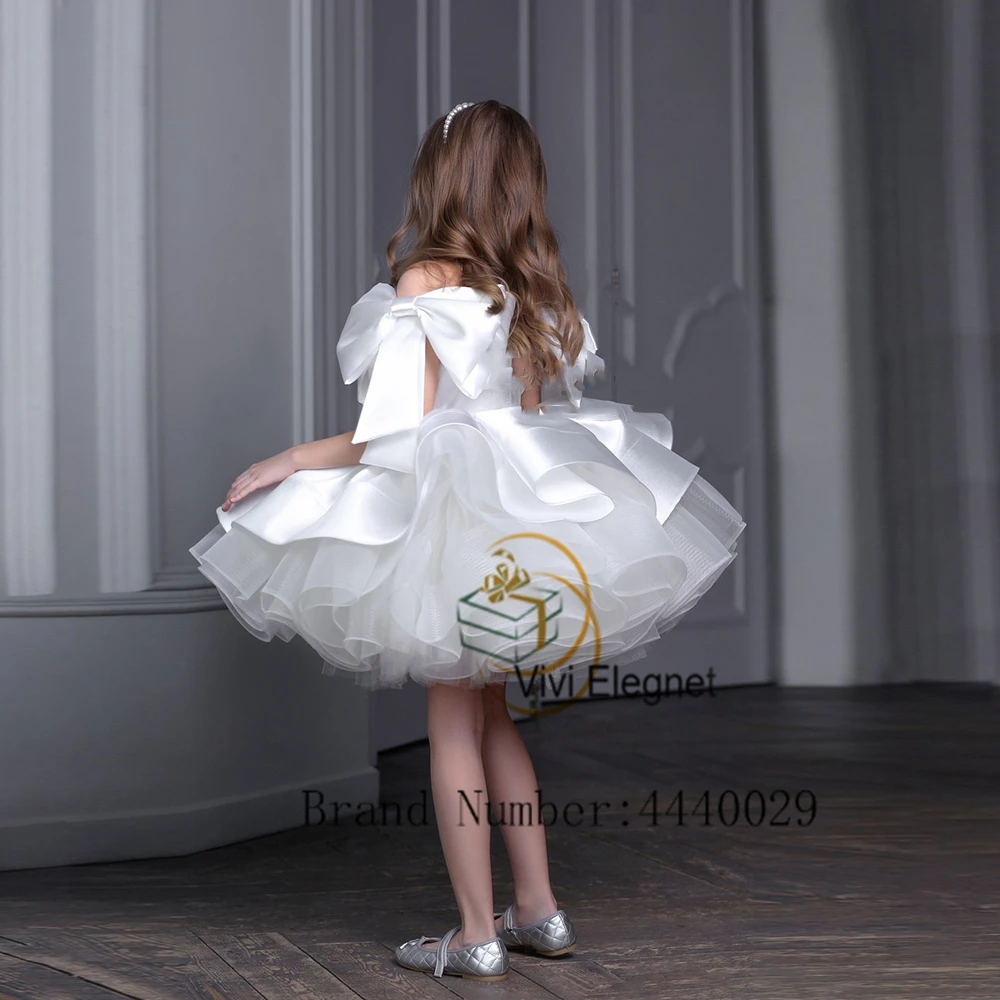 Cute Scoop Flower Girl Dresses with Bow Knee Length Tiered Satin Wedding Party Gowns Zipper Back فساتين اطفال للعيد VV98004