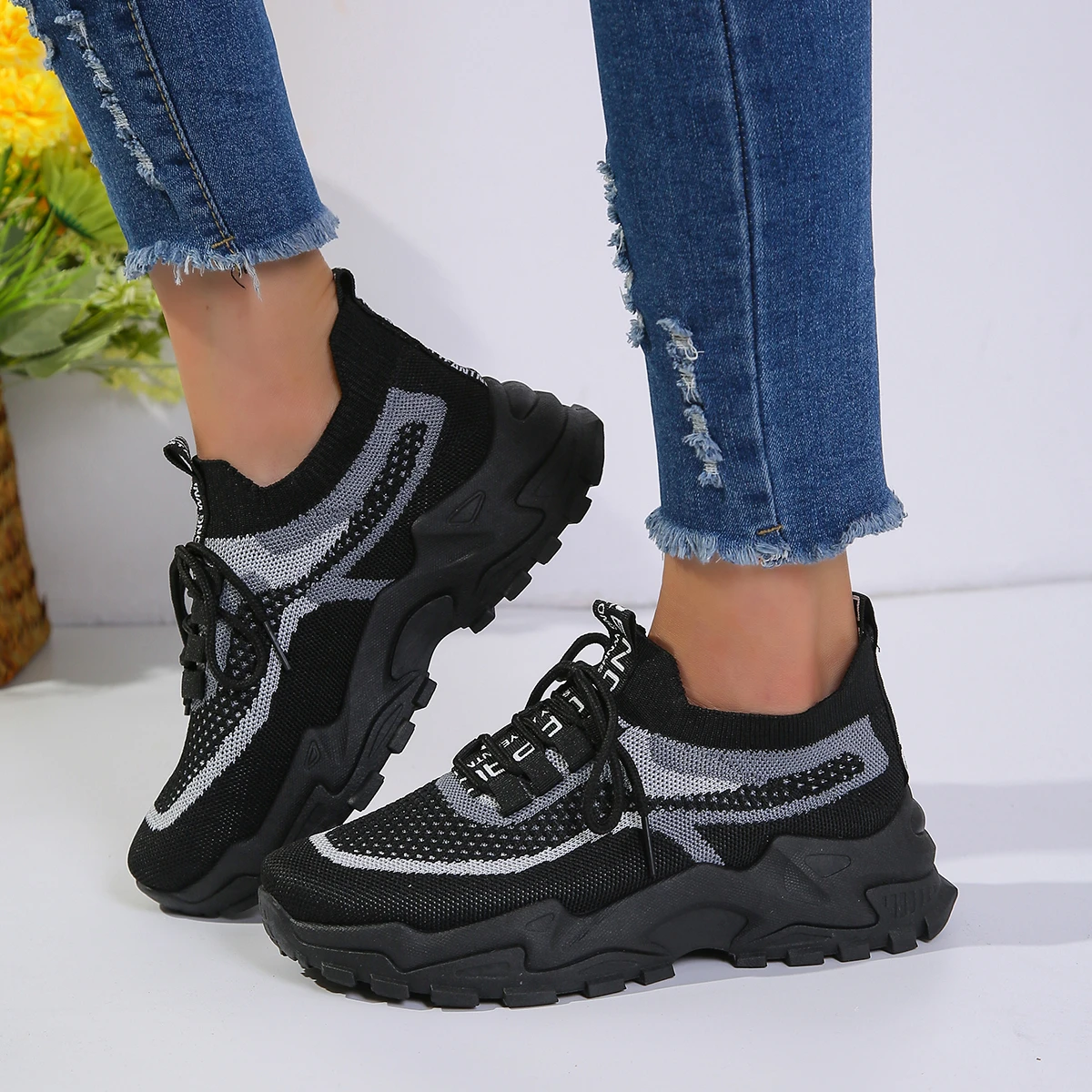 

2025 New Fly Woven Mesh Casual Breathable Sneakers Korean Style Thick-Soled Mesh Red Shoes Light Running Shoes