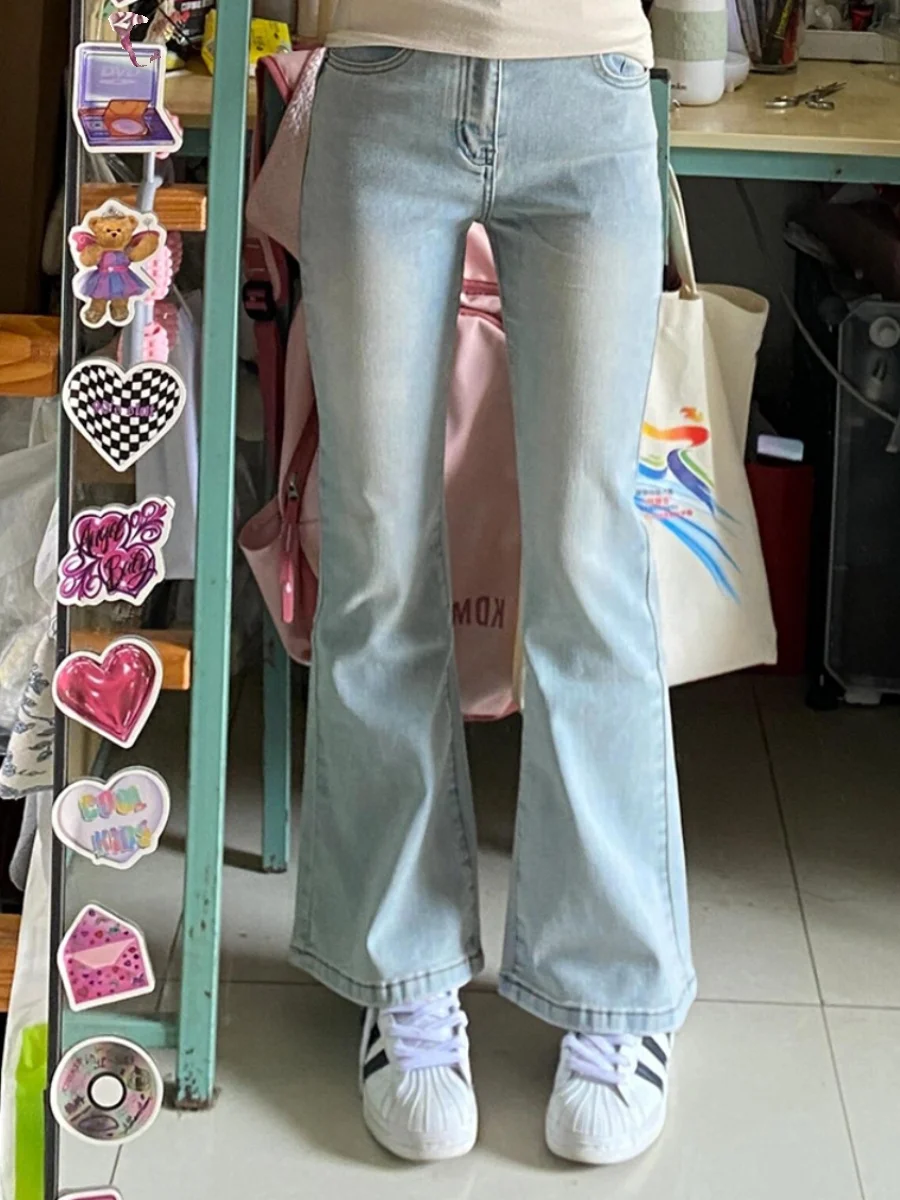 กางเกงยีนส์ทรงกระดิ่งสีฟ้าอ่อนสำหรับผู้หญิง รุ่นใหม่ สไตล์สลิมเอวสูง ช่วยพรางหุ่น ใส่ได้หลายโอกาส ปกปิดสะโพก