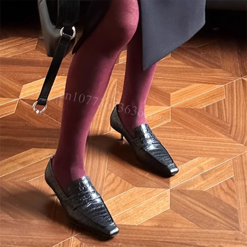 Padrão de crocodilo bombas de dedo do pé quadrado sapatos de couro fosco para mulheres saltos finos sapatos de moda para caminhar 2024 zapatos para mujere