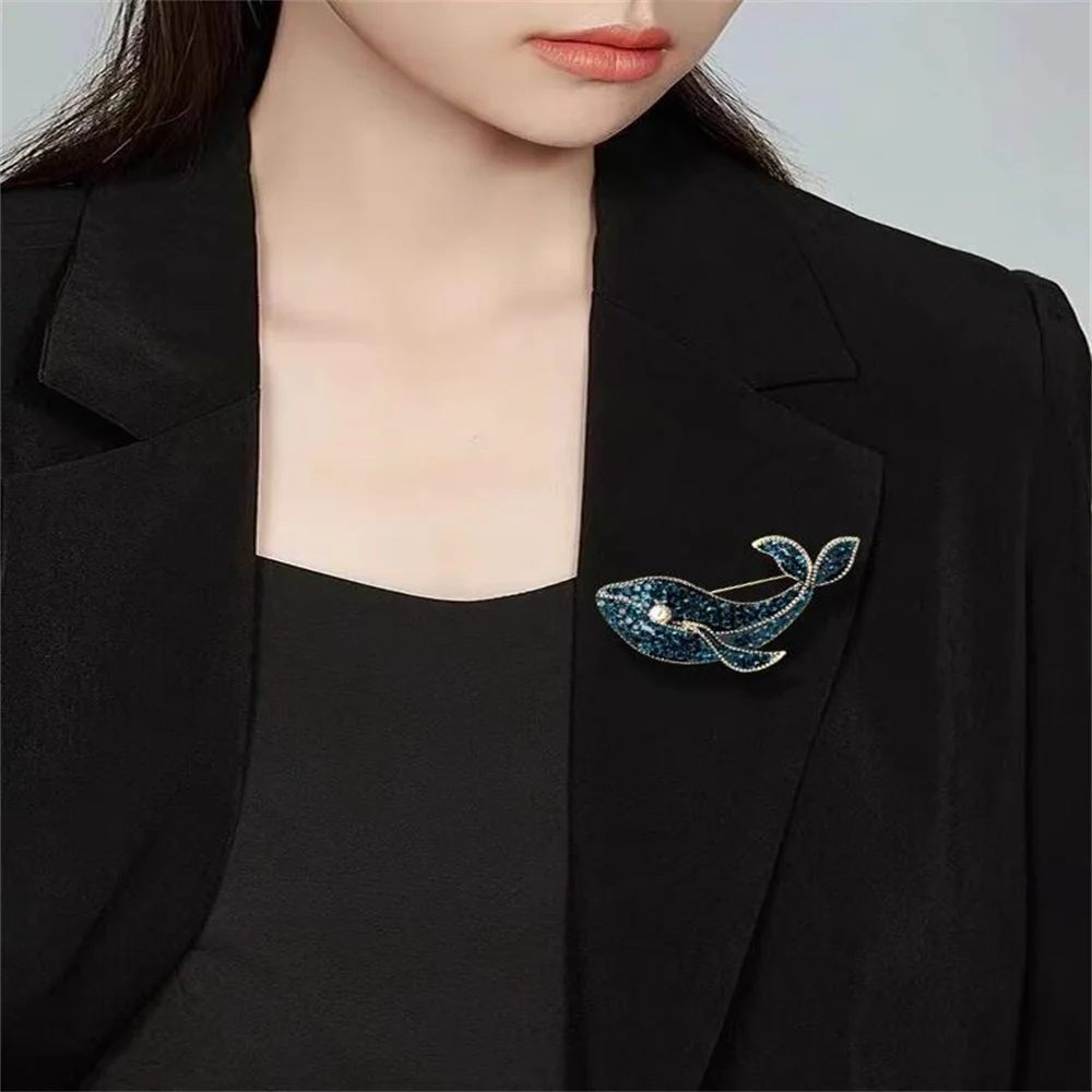 New Blue Whale Pearl Rhinestone Brooches For Women Men Elegant Marine Life Fish Animal Pins Clothing Jewelry Party Accessories