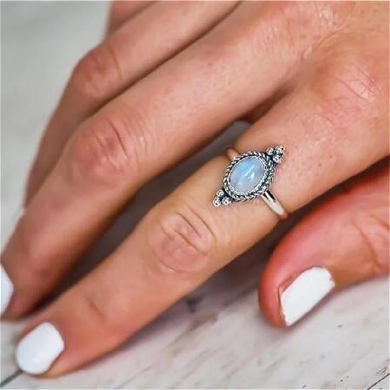 Fashionable and Exquisite Ancient Silver Color Inlaid Moonstone Ring Festive Banquet Anniversary Creative Female Jewelry