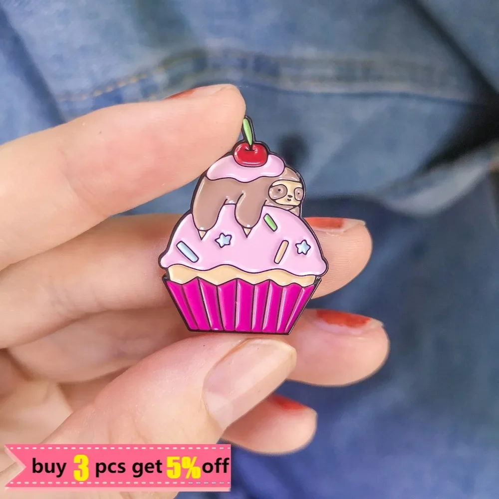 Simpatico bradipo Koala Zoo smalto Pin s pigro animale famiglia vita felice spille distintivi in metallo cartone animato per bambini amici vestiti