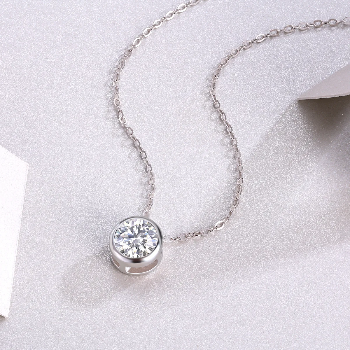 

Mosang Stone S925 Pure Silver Necklace, Mosang Stone Pendant Necklace, Simple and Versatile Valentine's Day Gift, Certificate