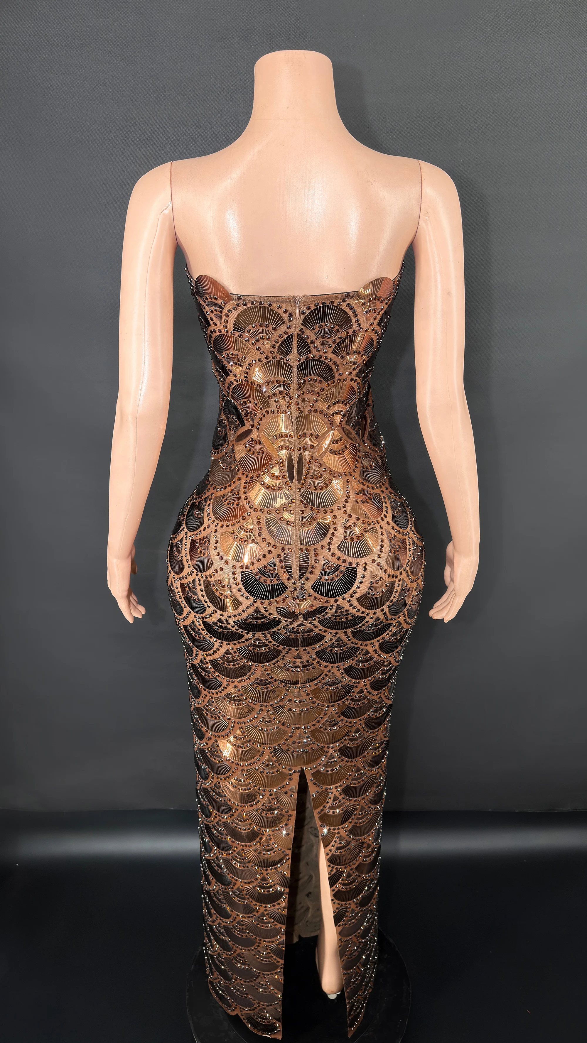 ZD High-End Bronze Trägerloses Strass-Maxikleid – Luxuriöses Slim-Fit-Abendkleid mit funkelndem Art-Deco-Fächermuster, I