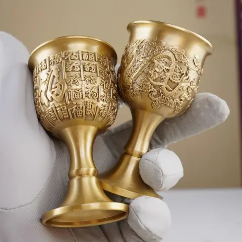 Taça vintage estilo europeu, vidro para beber em relevo de latão, mini copo portátil para licor, decoração de casa de armário de vinho, 1 peça