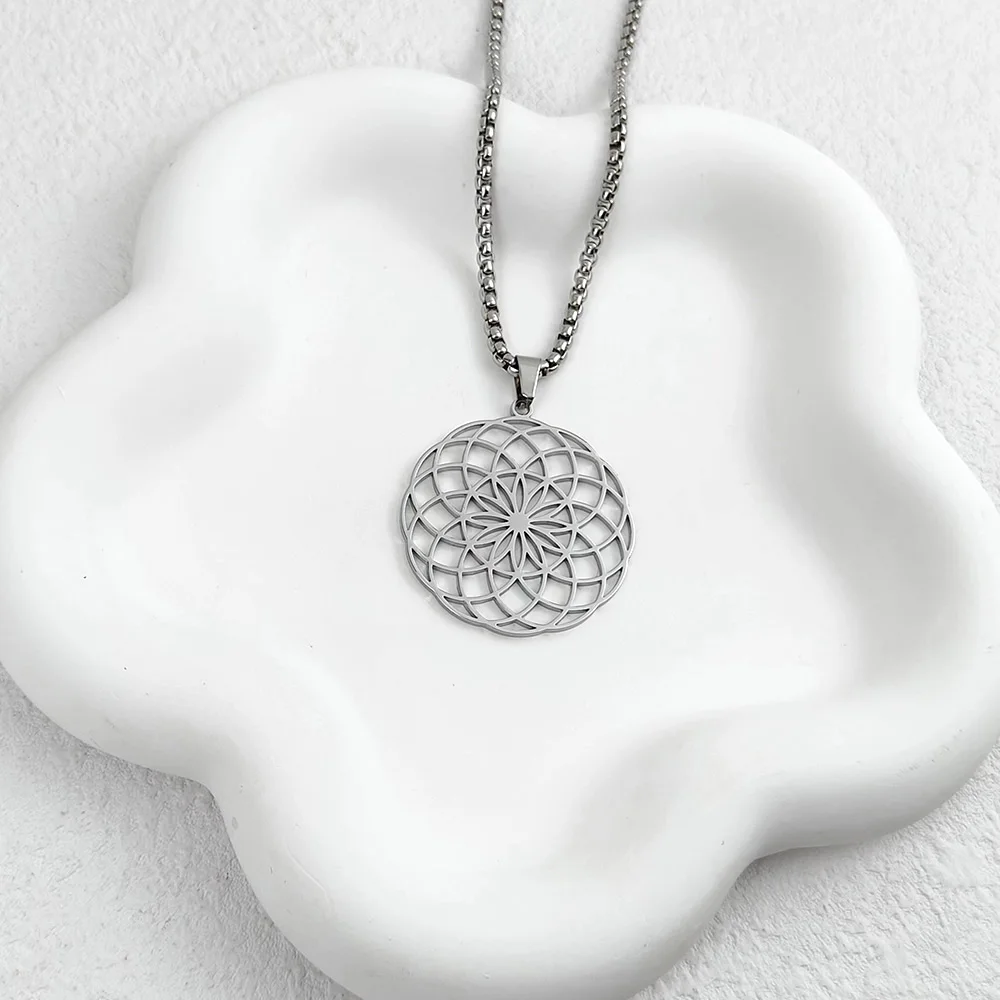 Geometric Round Surround Hydrangea Pattern Pendant Necklace Women's Stainless Steel Jewelry Bohemian Line Style Chains Accessory