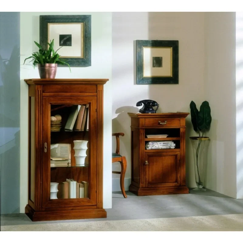 Display cabinet with clamshell