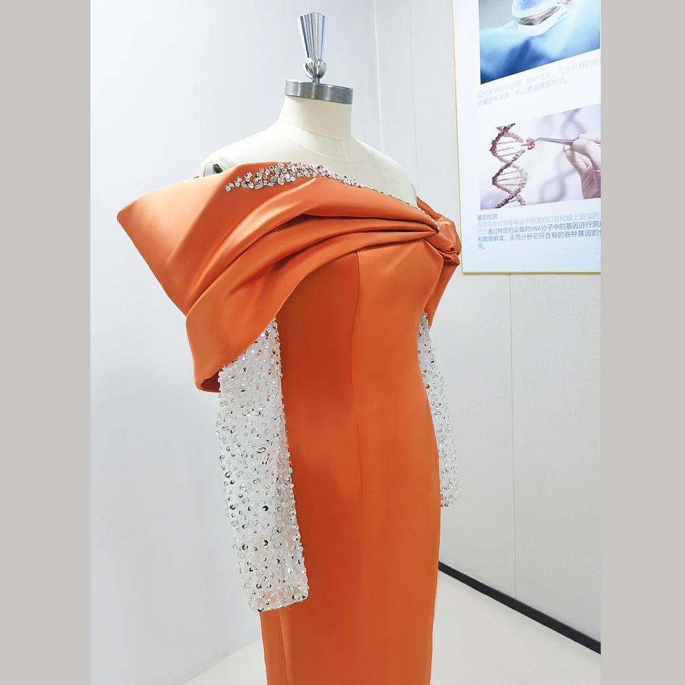 Leuchtend orangefarbenes Abendkleid mit langen Ärmeln und Perlenstickerei und schlichten modischen Party-Abschlussballkleidern für Damen