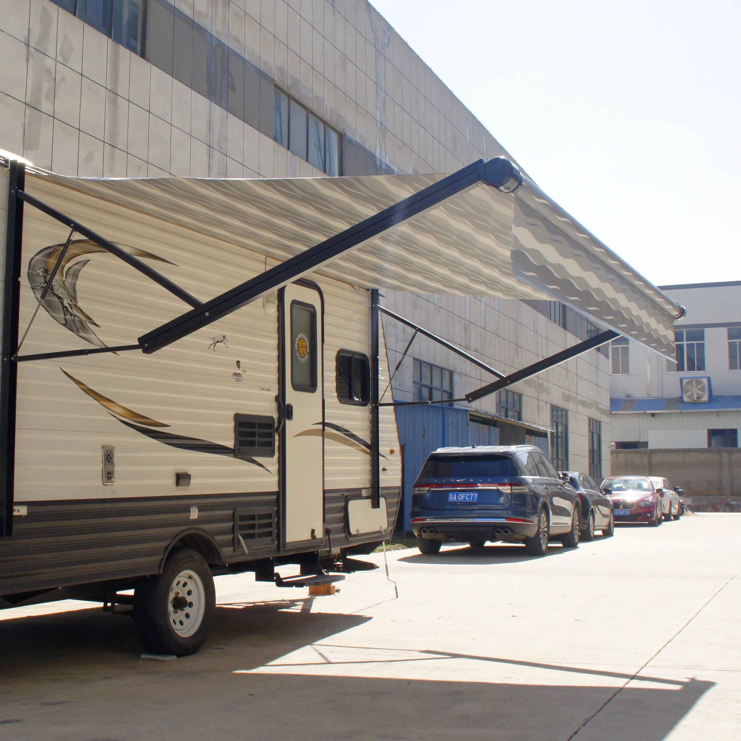 

B2E New Design Electric Roll Out Awning For Trailer Caravan