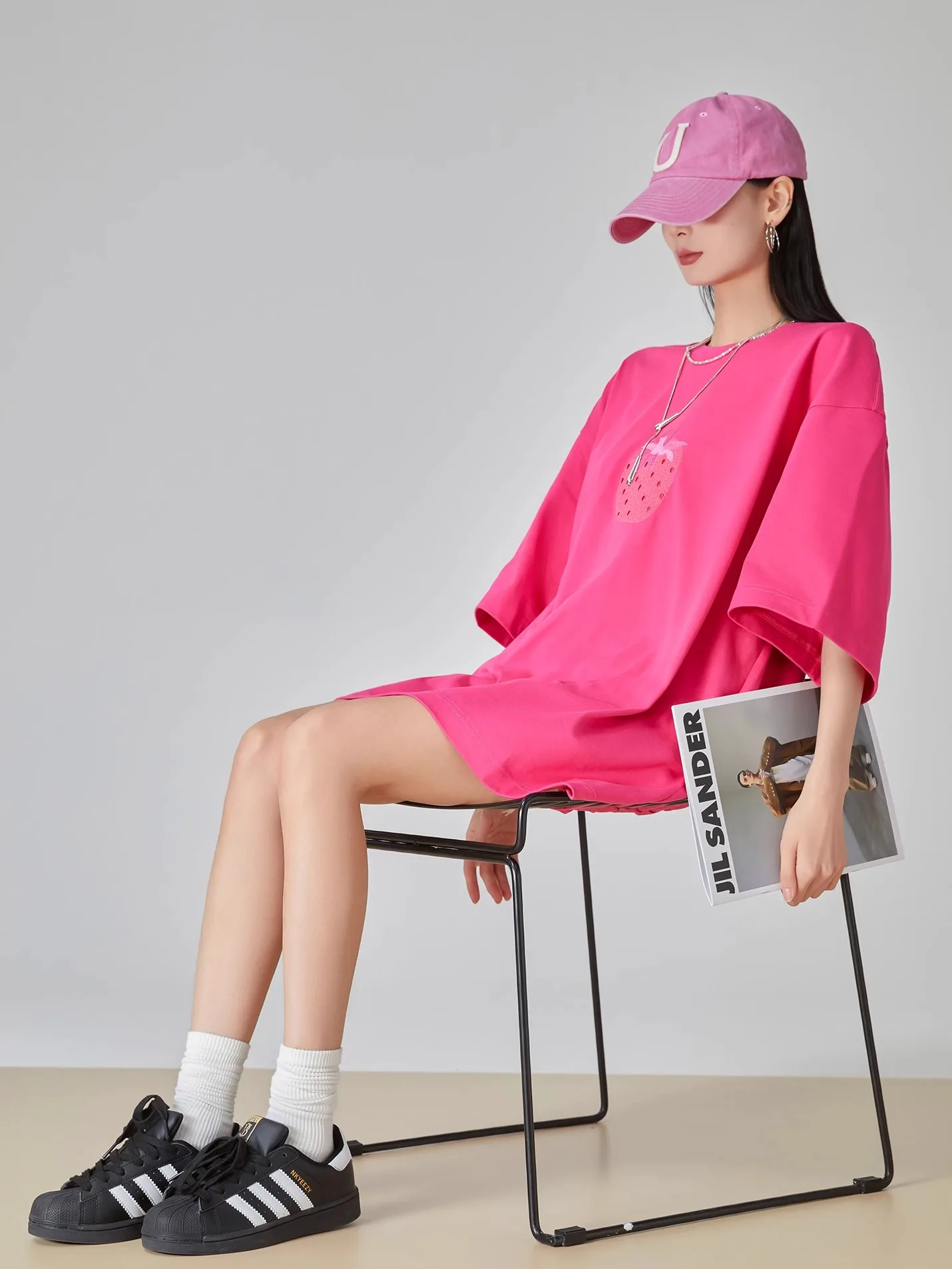 

Розовая футболка с вышивкой клубники Dopne, женская свободная удлиненная накидка-топ в корейском стиле для повседневной носки