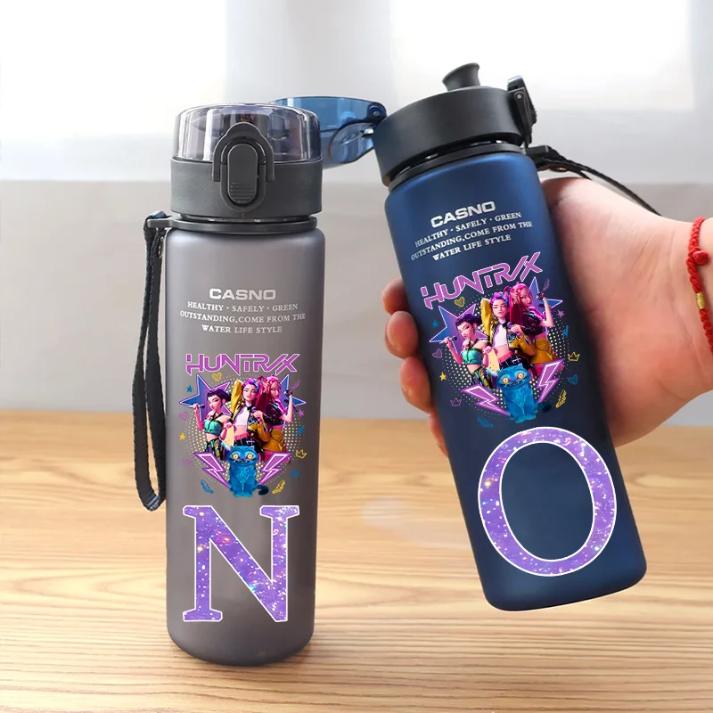 K-Pop Demon Hunters 560 мл Буквы A-Z Прямая чашка для воды для питья Синий Черный Красный Зеленый HUNTR/X Rumi Mira Периферийная бутылка Подарок
