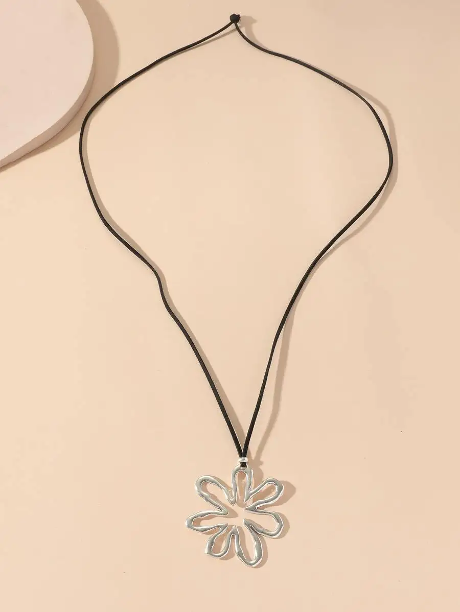 

Hollow Flower Pendant Necklace For Women Gift