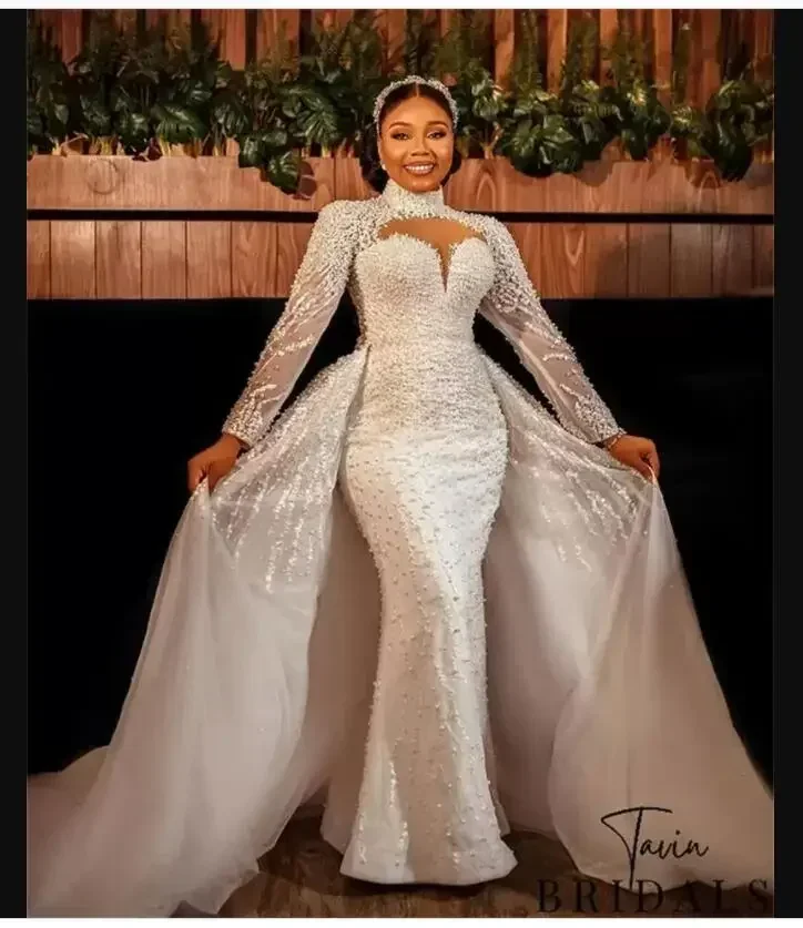 Maßgeschneiderte High Neck Heavy Pearls Mermaid Brautkleider mit abnehmbarer Schleppe Langarm Applikation Brautkleid Vestido