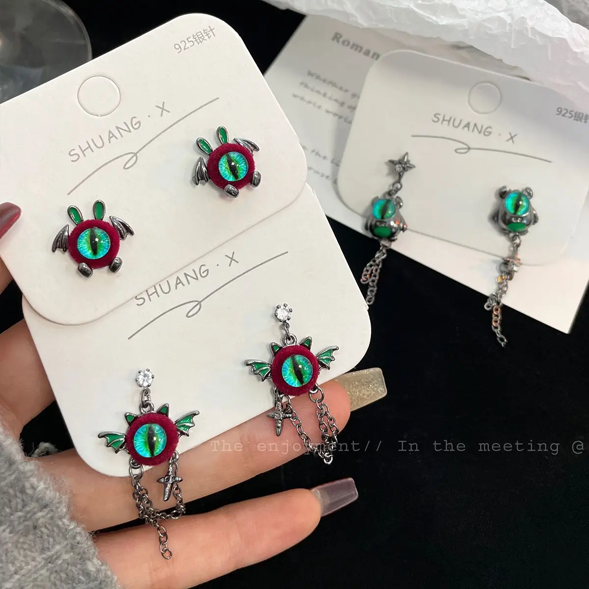 2024 גותי מצחיק קטיפה עגיל קטן וחמוד נשים בנות קריקטורה אישיות מפלצתי