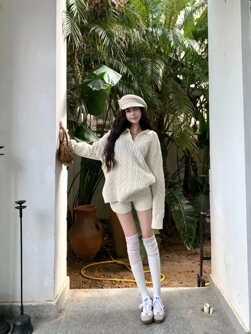 ชุดถัก cewek seksi หวานสำหรับผู้หญิง, เสื้อสเวตเตอร์คอโปโลกางเกงขาสั้นเอวสูงชุดสองชิ้นสำหรับฤดูใบไม้ร่วงและฤดูหนาว