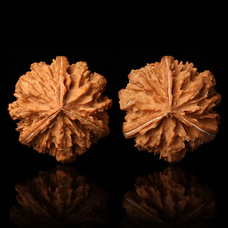 Shaanxi triangular-, uniquely shaped walnuts with three ridges, small size, suitable for holding in the hand, lanter