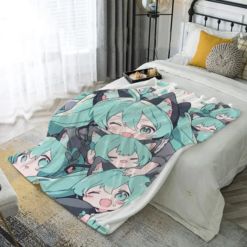

Hatsune Miku Creative Anime Peripheral Kawaii Miku Cartoon Two-dimensional Flannel Blanket Cute Dual-purpose Nap Blanket Gift