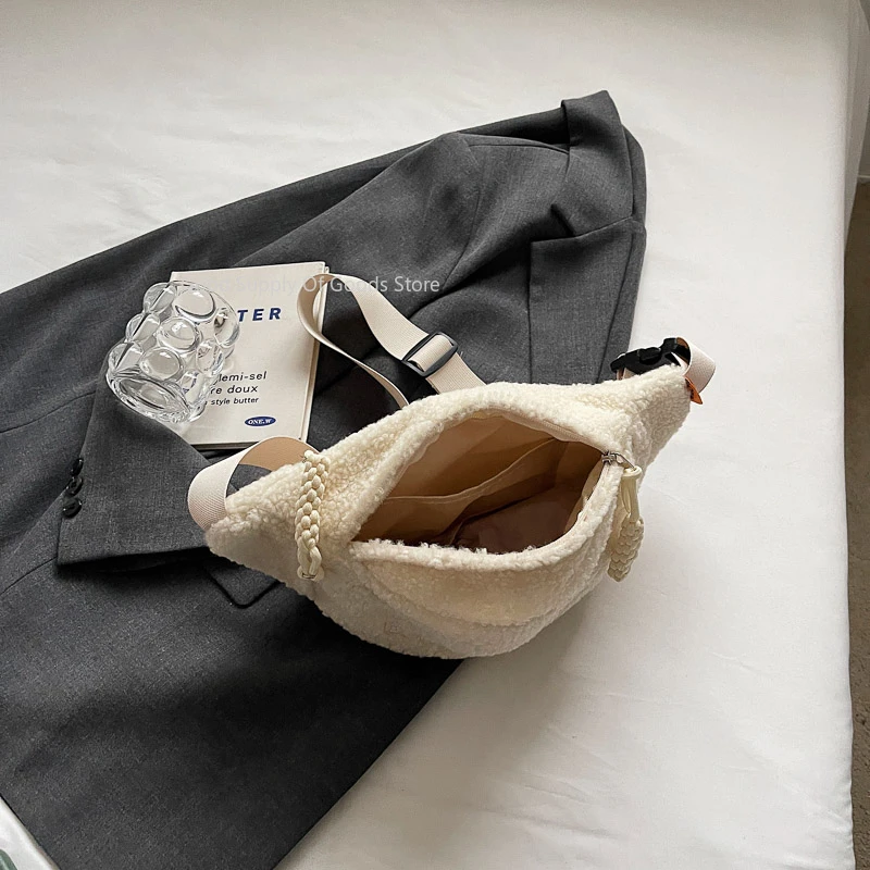 대형 여성 허리 가방 겨울 플러시 벨트 가방 어깨 크로스 바디 가슴 패션 푹신한 패니 팩 바나나 지갑 디자이너 가방