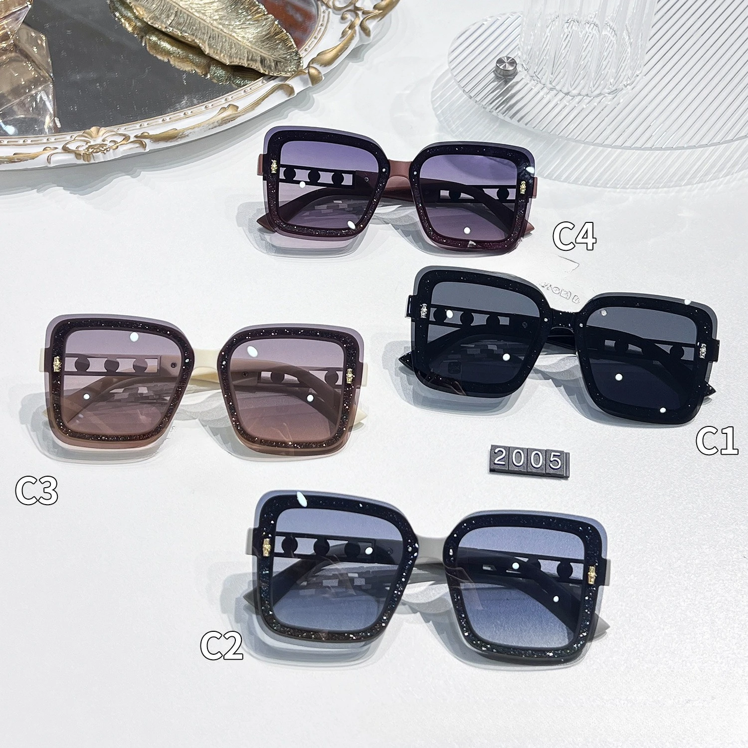 

2025New Retro Trend HD Polarized Fashion Light Luxury Sunglasses Personalized Hollow Temples UV Protection for Outdoor & Driving
