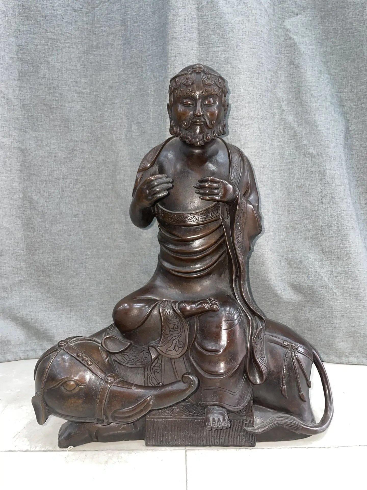 

17"Tibetan Temple Collection Old Bronze Cinnabar Bodhidharma Dharma Sitting White Elephant Buddha Worship Hall Town house