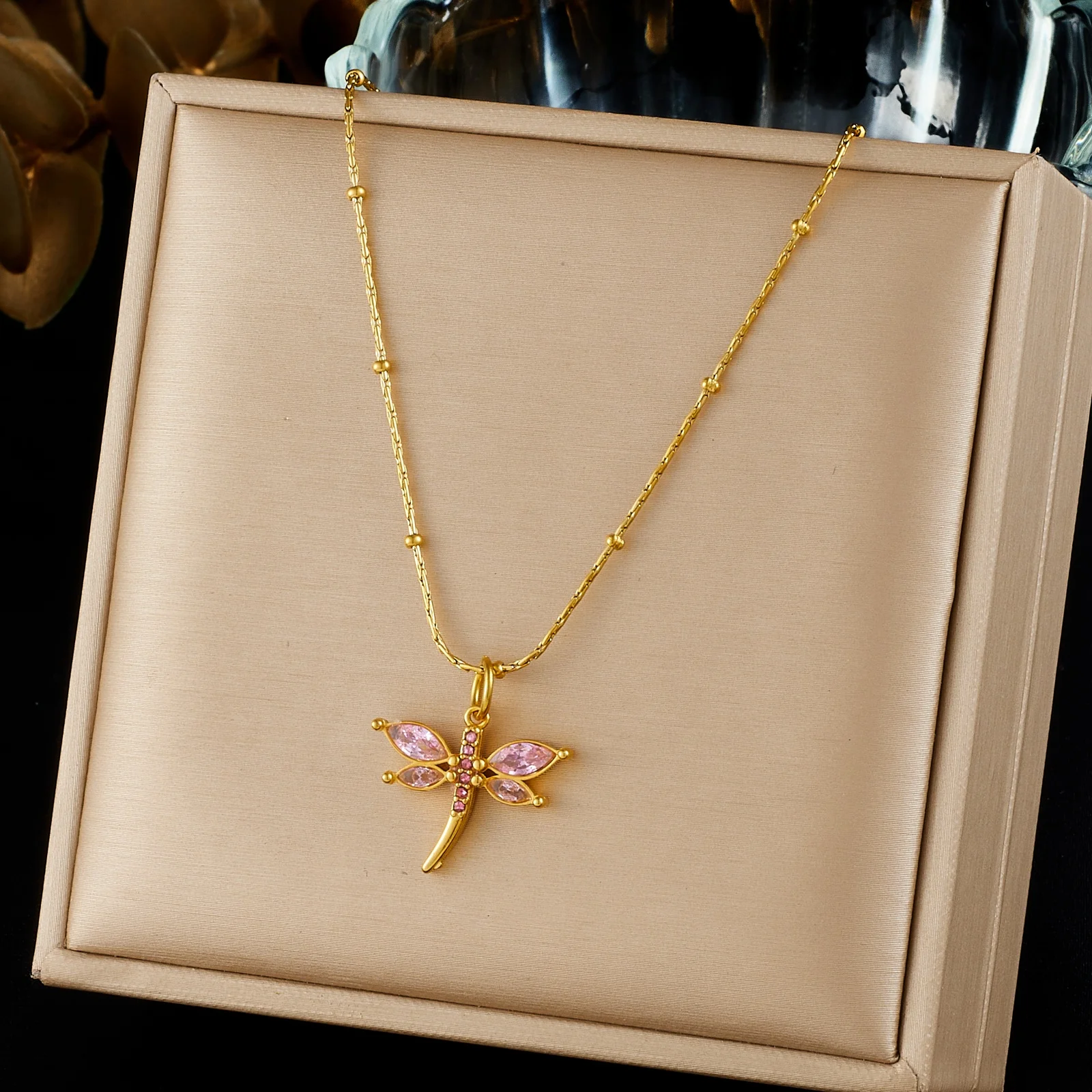 Edelstahl Luxuriöse Rosa Strass-Verzierte Libellen-Anhänger Halskette Damen Klassischer Trend Halskette