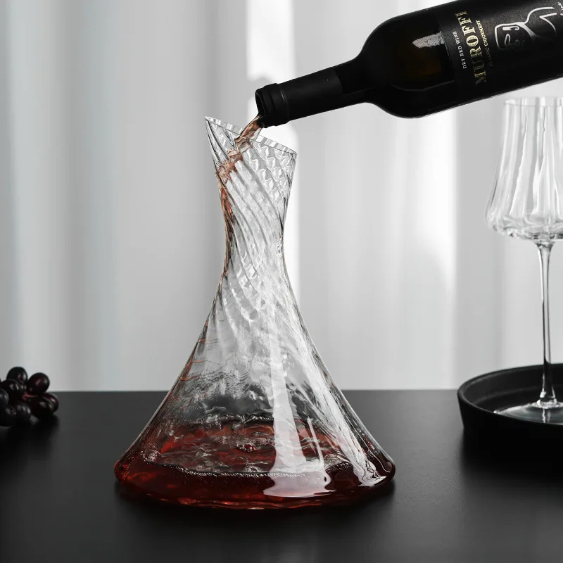 Wisted Crystal Wine Decanter Slant Spout Fast Aerating Wine Pourer Commercial Wine Serving Vessel