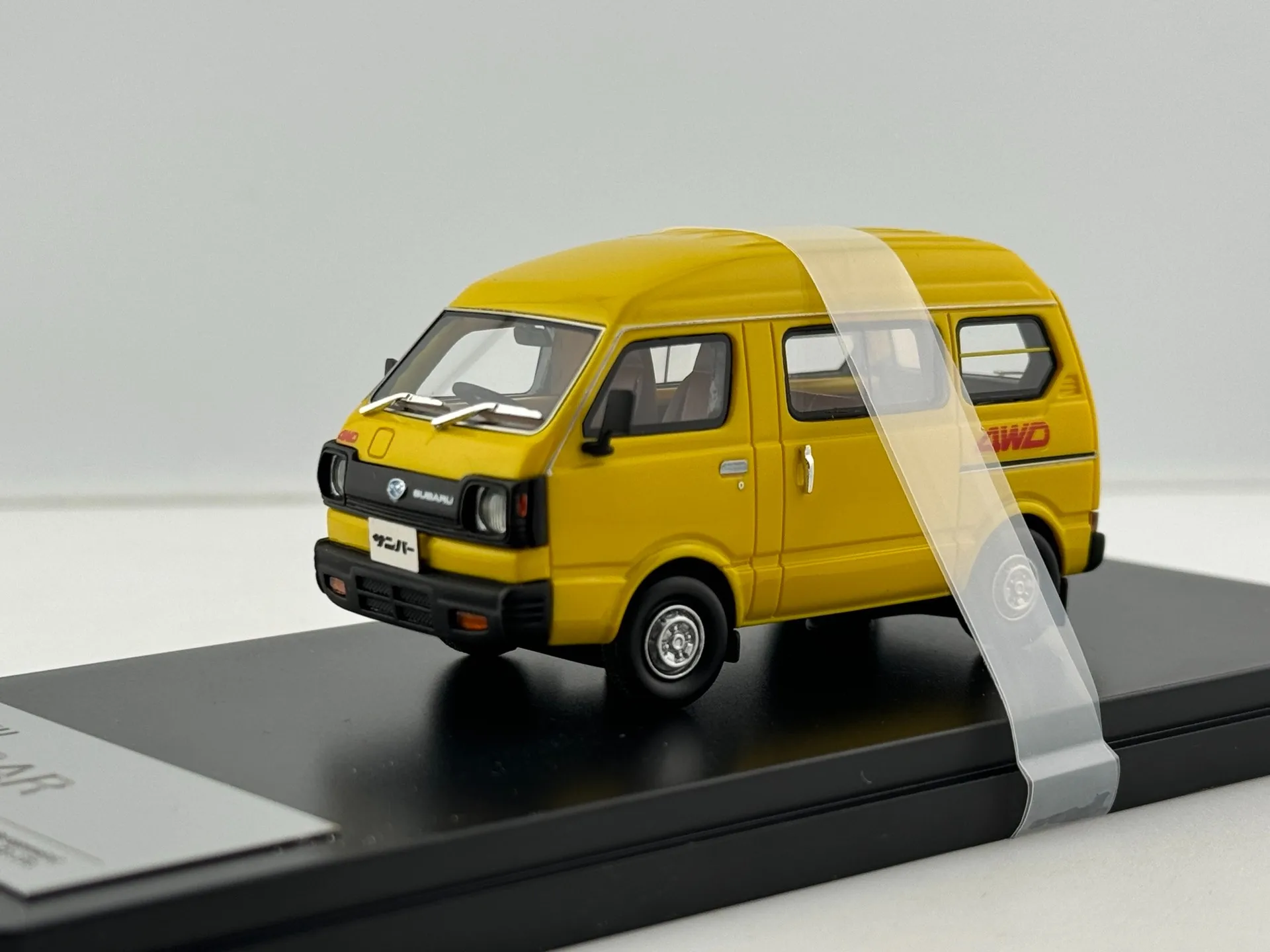 نموذج سيارة سوبارو 1980 سامبار من الراتنج بمقياس 1/43