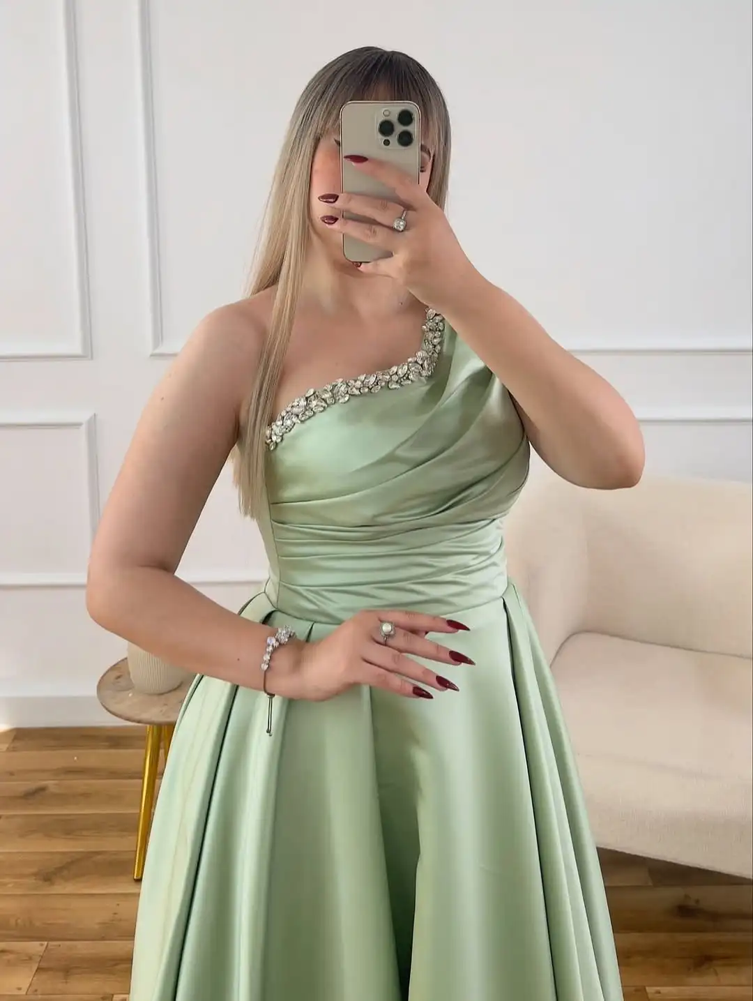 Novo design de um ombro com miçangas cristal cetim plissado uma linha babados até o chão vestido de festa formal de noite