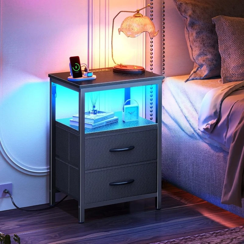 Mesita de noche Estación de carga Mesita de noche LED Puertos USB Salidas 2 cajones de almacenamiento Mesita de noche pequeña Estética negra Moderna