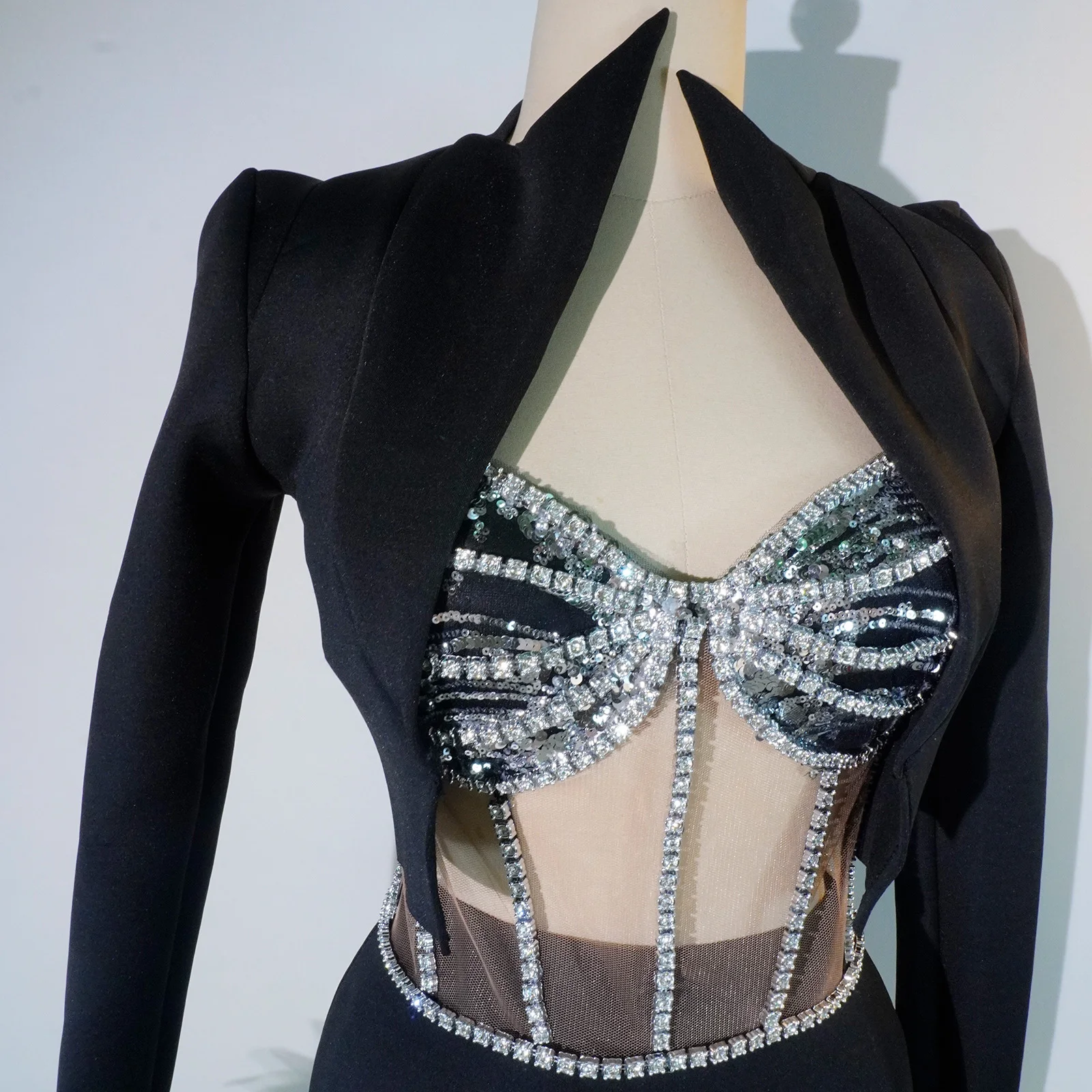 สีดําเสื้อคอปก Rhinestone Bustier ชุดกระโปรง Feather Hem Party ลาก Queen gogo เต้นรําเครื่องแต่งกายชุดเวที dj