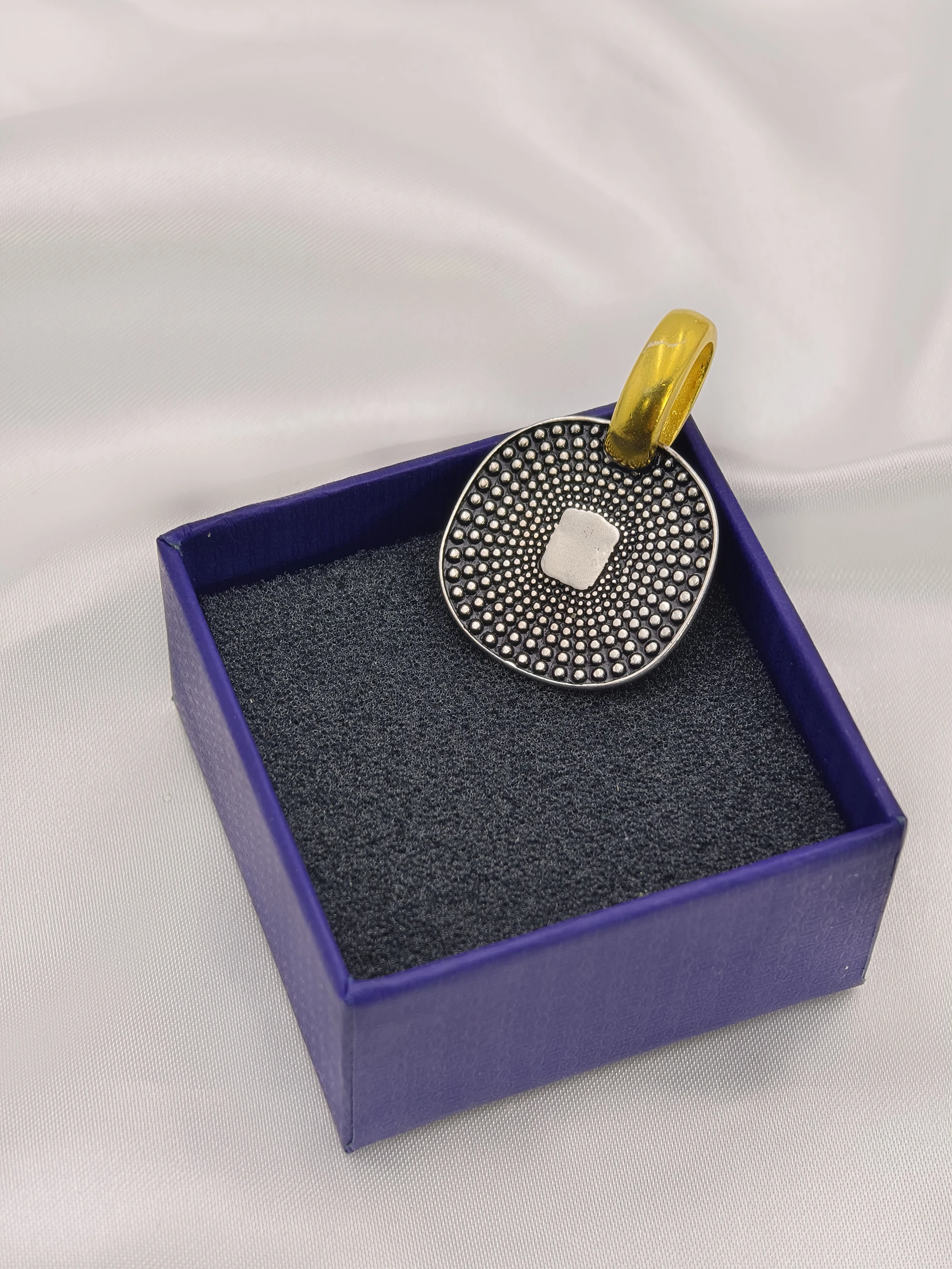 

Car interior 2025 Original Spanish jewelry gold silver pendant cute animal shape men's and women's casual accessories