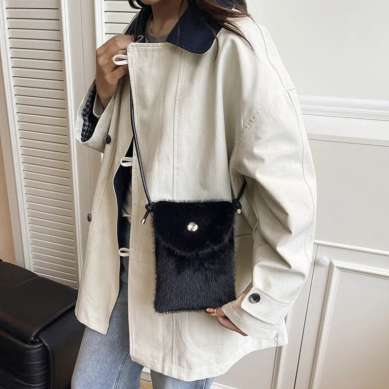 

2024 Новая роскошная плюшевая сумка через плечо для женщин, мини-кошелек через плечо с ультрамягкой текстурой, уютная сумка-хобо с напуском, милая и шикарная