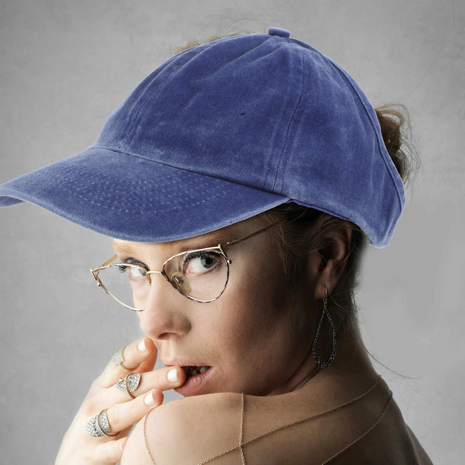 

Vintage Ponytail Baseball Cap Washed Denim Big Head Adjustable Trucker Hat Sun Hat for Men Women Outdoor Activities Fashionable