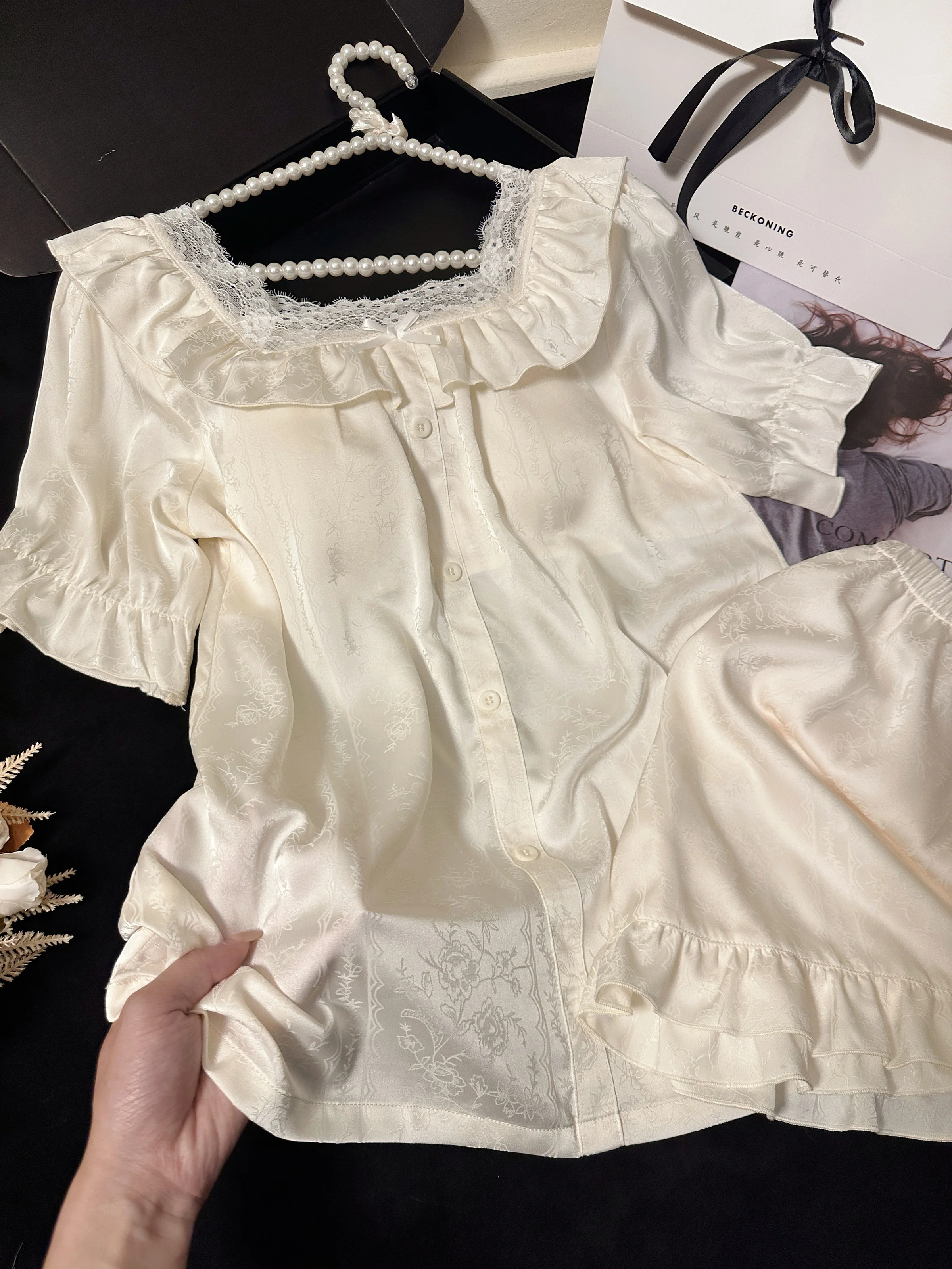 2025  Retro National Style Printing Elegant Lady Ice Silk Pajamas Lace Bow Skin-friendly Breathable Loungewear Short-sleeved Set