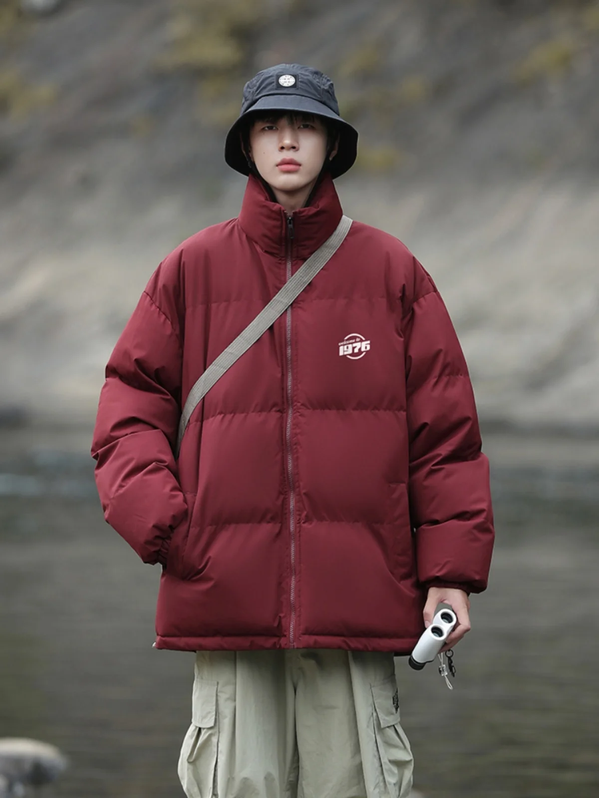 

Зимняя утепленная хлопковая куртка для мужчин, красная, с воротником-стойкой, прочной молнией, теплая, повседневная, стильная, модная, брендовая.