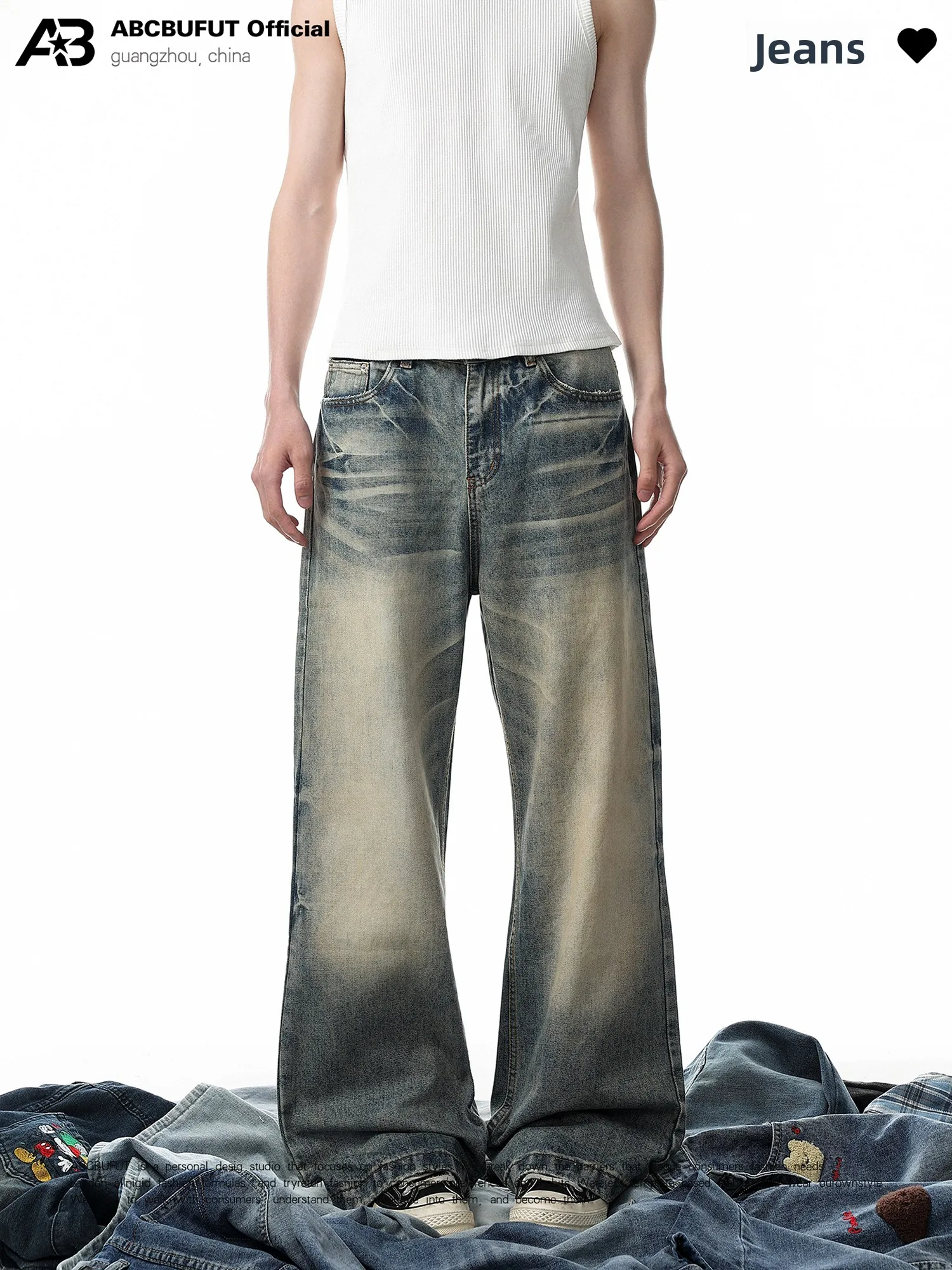 Calça Jeans Unissex Retrô Americana com Efeito Degradê Lavado, Corte Solto e Perna Reta, em Mistura de Algodão e Poliéster, p...