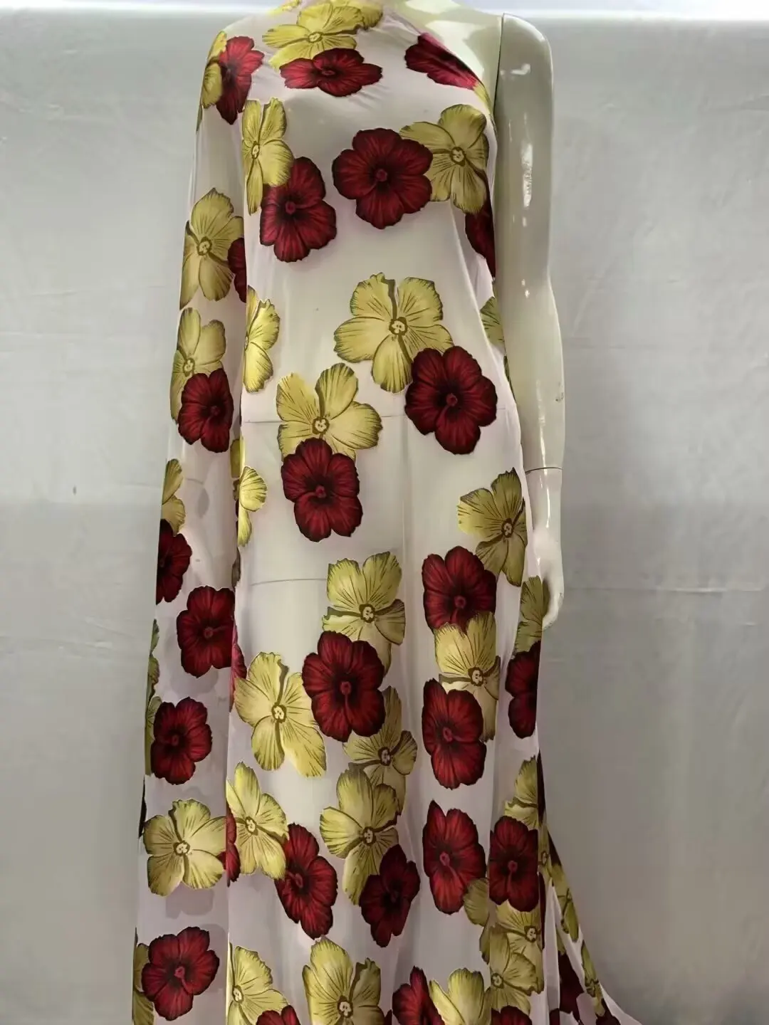 

Высококачественная французская шелковая шифоновая кружевная ткань 2025 года, новейшая африканская шифоновая ткань для шитья свадебных платьев в Нигерии