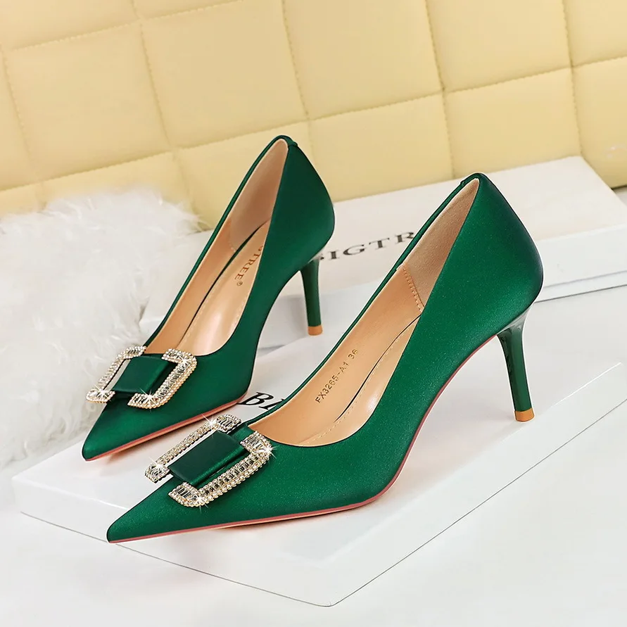 

Fashion Banquet Women's Ladies With Heels Shallow Mouth Sharp Point Water Diamond Button Single Shoes Wedding Shoes Women Pumps