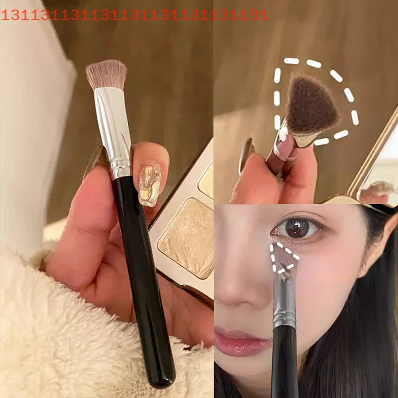 فرشاة كريم أساس كونسيلر بمقبض خشبي ممتاز، أداة مكياج كثيفة على شكل مثلث لتطبيق العين الخالية من العيوب #1