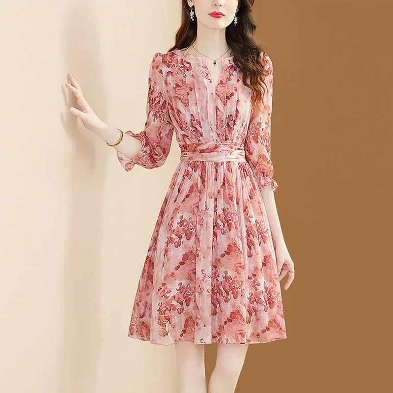 

2024 Summer New Elegant V-neck Patchwork Chiffon Printed Pleat Mini Dress Women Loose Women's Seven-quarter Sleeve Flower Dress