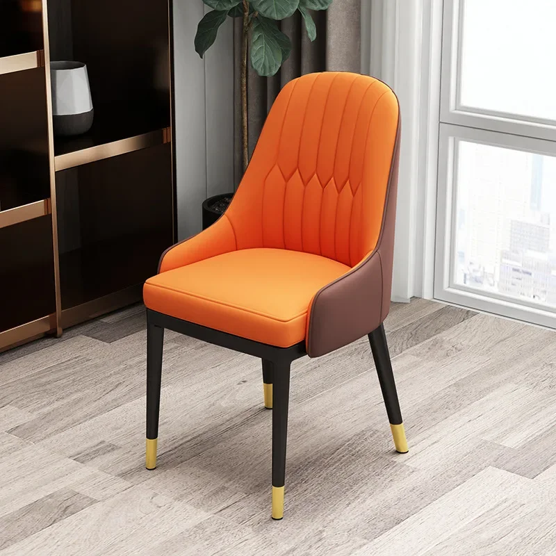 Mesas y sillas de negociación de restaurante de hotel de tela minimalista de lujo ligero, sillas traseras nórdicas de madera maciza para el hogar