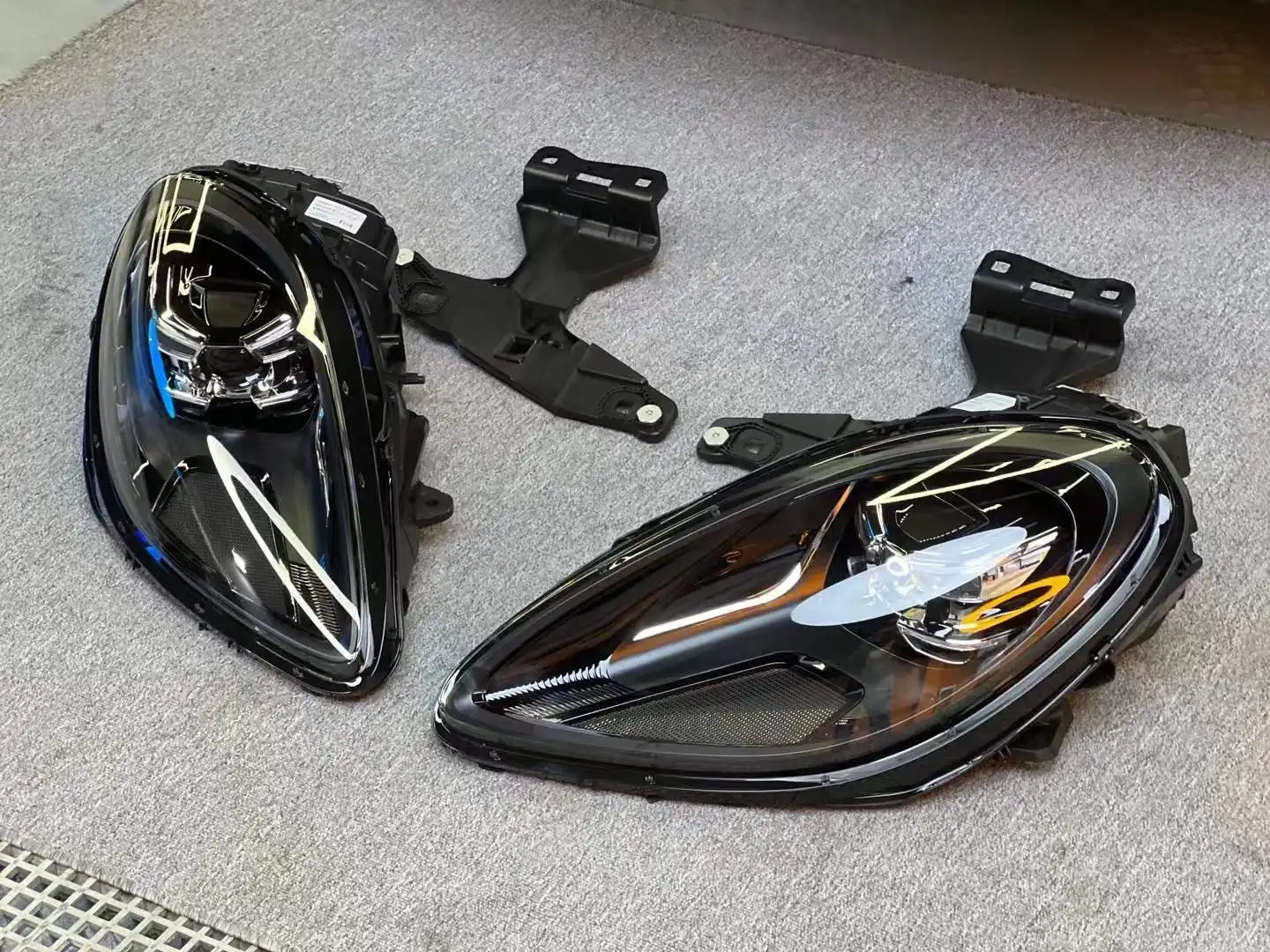 

Фара в сборе, совместимая с Porsche Macan 95B plug and play 2014-2020, обновление 2023 года, обновление матричного лазера