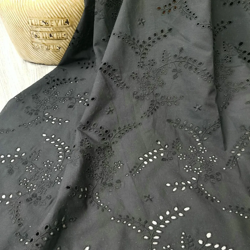 

High-quality black hollow-out embroidered floral lace fabric100% cotton eyelet embroidery cloth for garment sewing