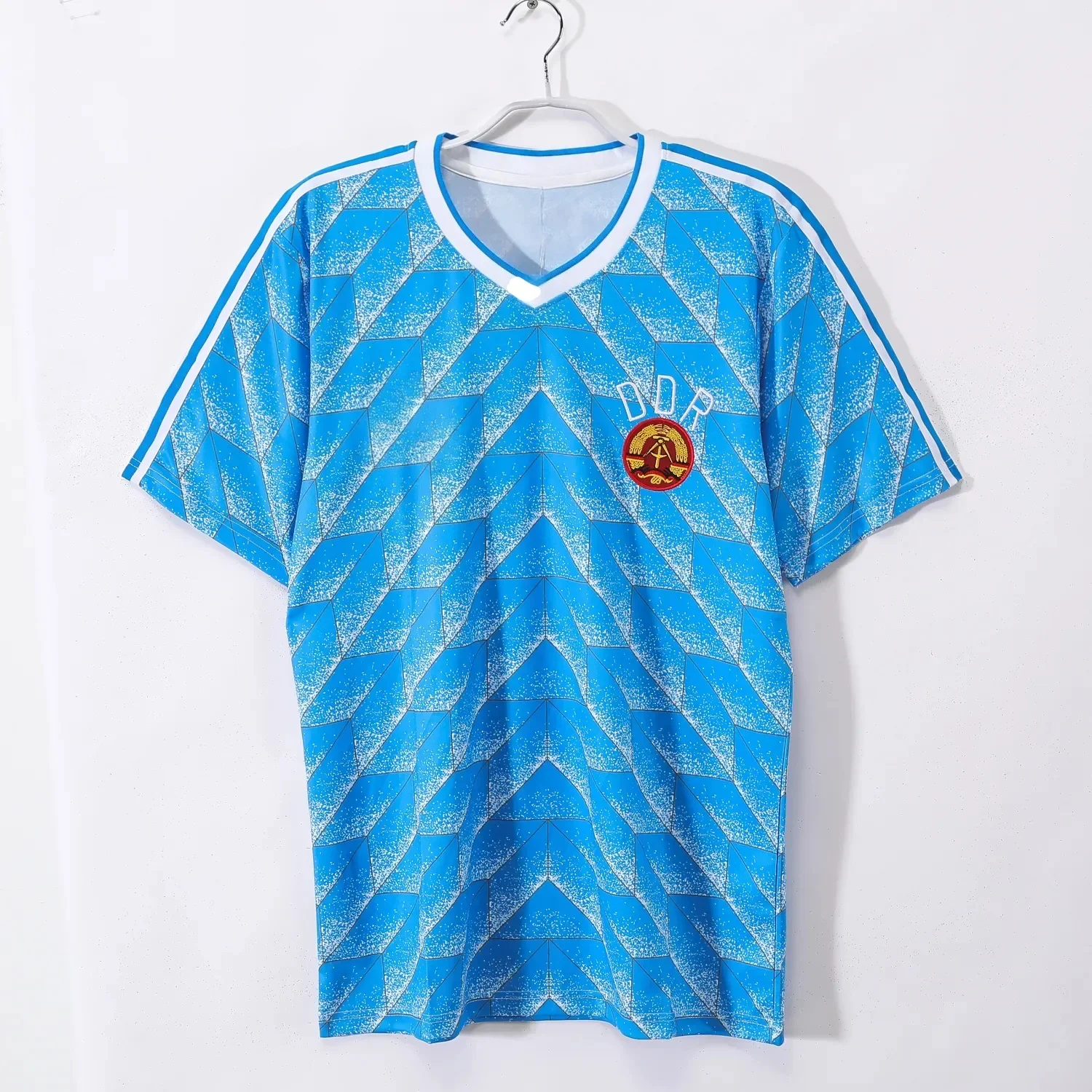 

A 3D-printed Sports Short-sleeved Shirt for Both Men and Women At The 1988 East German Home Stadium