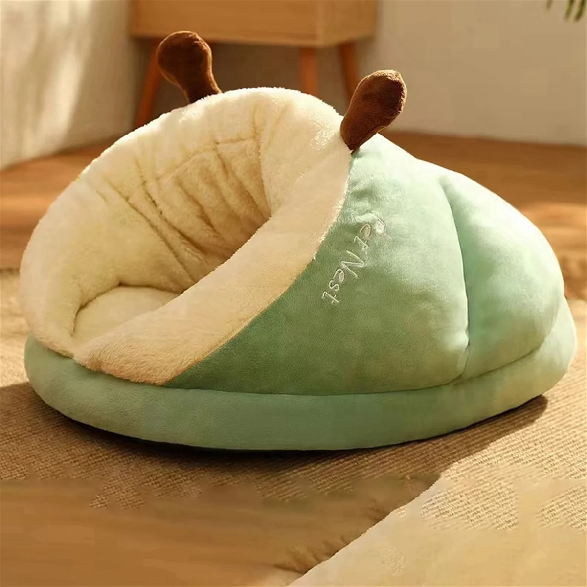 أسرة جديدة للحيوانات الأليفة من القطيفة للكلاب والقطط صغيرة ومتوسطة الحجم، أعشاش نوم مريحة على شكل دمية دب، بيوت كهف دافئة للجرو،