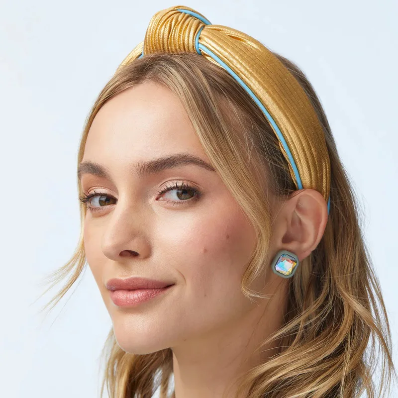 

Квадратные цветные серьги с драгоценными камнями Модные простые пригородные серьги