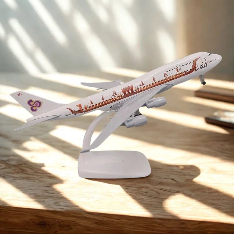 

Metal Aircraft Model 20cm B747 Thai Airways Dragon Boat Airlines Souvenir Airplane Replica Aviation Mold Home Decorations